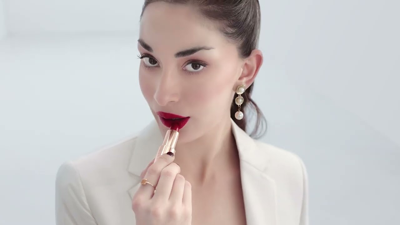 VELVET &ndash; Luxury on your lips!
