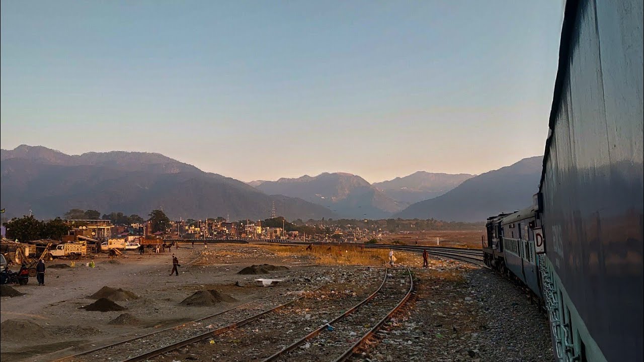 DEPARTING FROM HALDWANI STATION | FAILED WDP-4D + WDM-3D - INDIAN RAILWAYS !!!