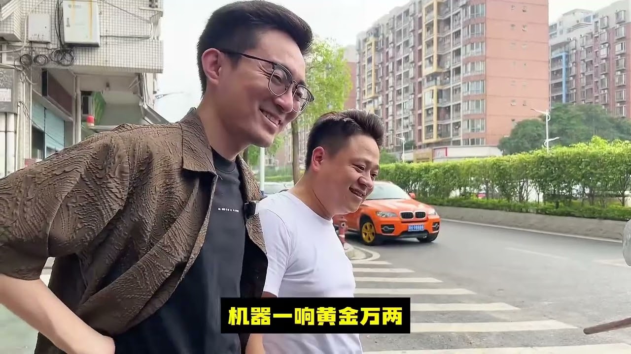 这块1000万的赌石，一刀下去...能亏一辆库里南？赌石属于高风险投资，非专业人士需谨慎参与。#翡翠#翡翠原石#翡翠定制
