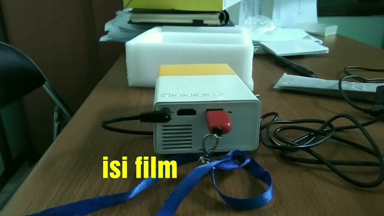 Tutorial koneksi USB dan hp ke mini portabel proyektor YG 300