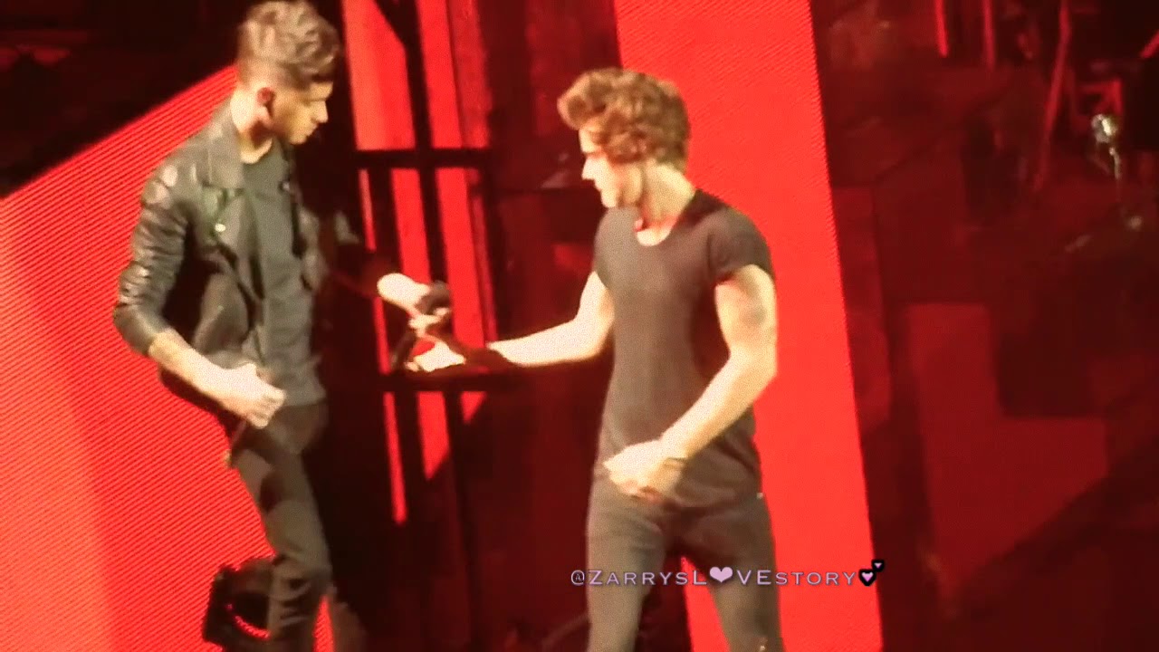 ZARRY | Harry Sharing His Mic With Zayn During '