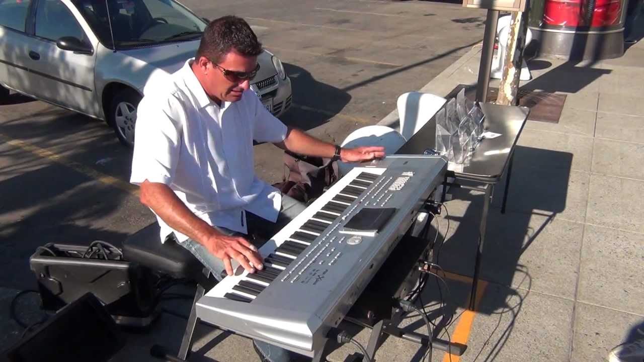 San Francisco Street Performer Kevin Kooyumjian Plays A Mean Keyboard!!!
