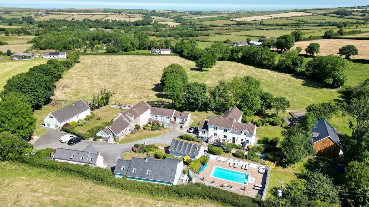 Canllefaes Holiday Cottages   4K