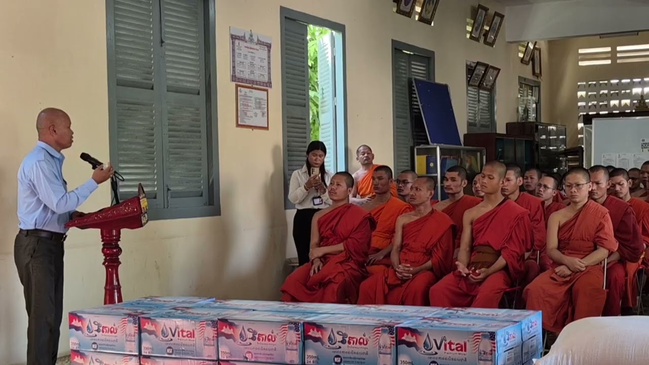 ពិធីសំណេះសំណាលជាមួយសមណសិស្សពុទ្ធិកវិទ្យាល័យអឹងធួង ត្រៀមនិមន្តទៅប្រឡងបាក់ឌុបភាសាបាលឺ។