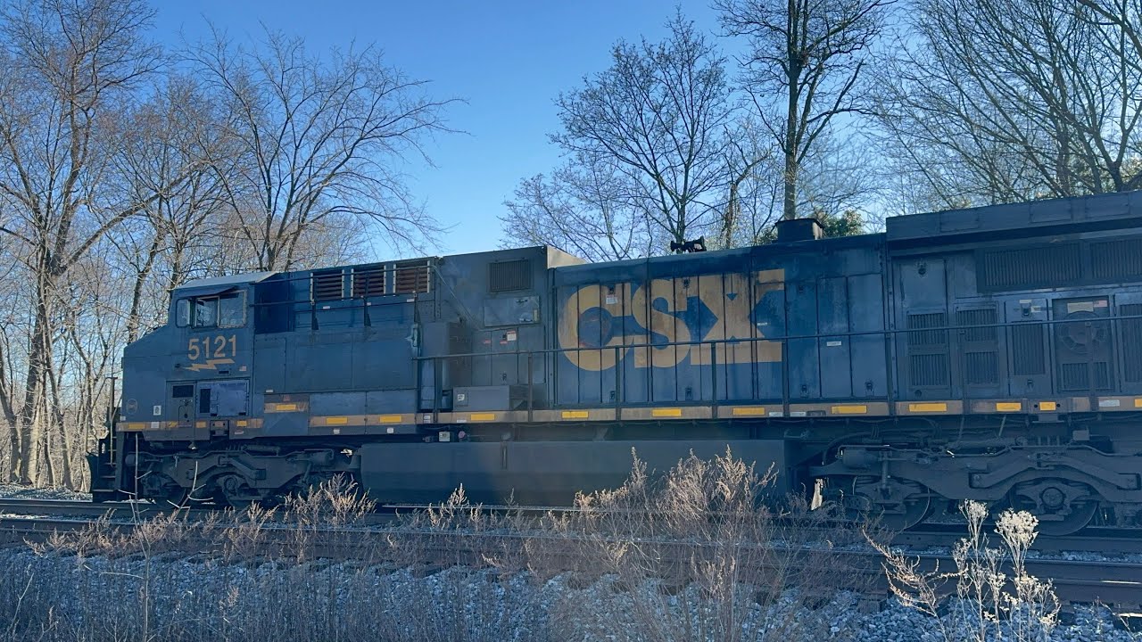 CSX 5121 AC44CW leads CSX M410 through Manville NJ 1/16/2026