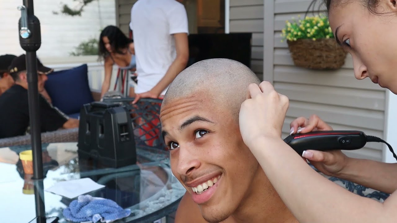 Shaving the hair off my head(Bald)