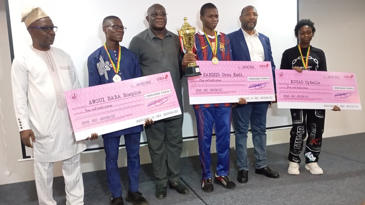 L'économiste TV : La Fondation UBA prime les finalistes du Concours national de dissertation