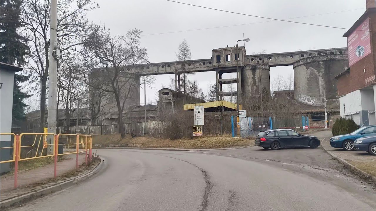 Cementownia Grodziec - widok z autobusu na pozostałości