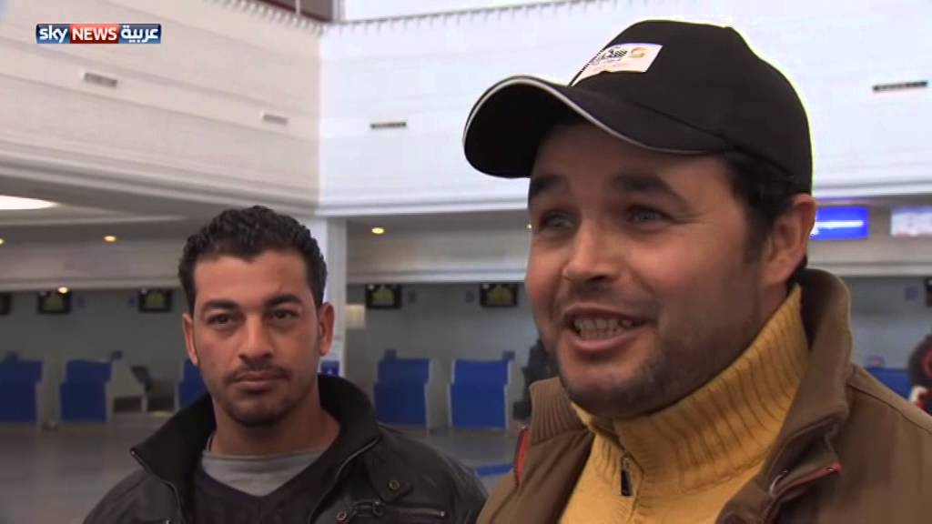 مصريون يعودون من ليبيا عبر جربة