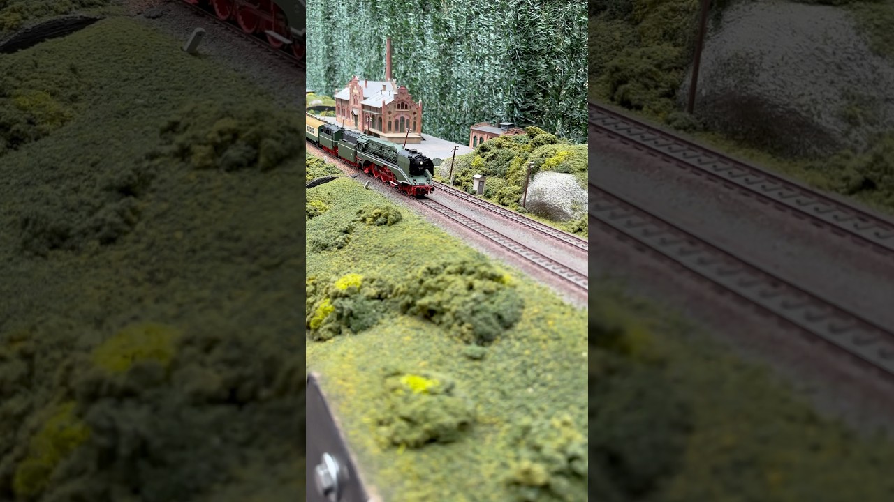 Br18 201 #moba #train #trainspotting #m&auml;rklin #br18201 #modeltrains #spurh0 #railway #railroad #z&uuml;ge
