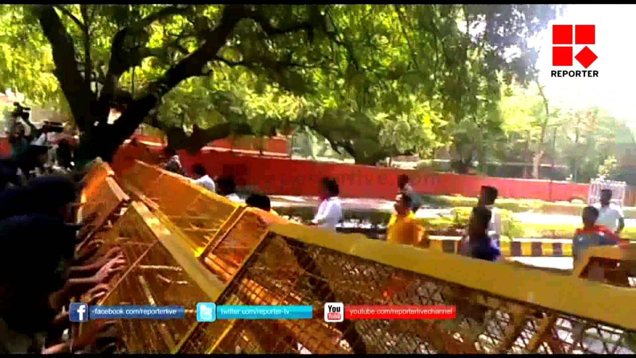 BJP protest outside CPIM Office in Delhi