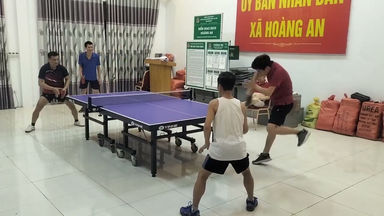 Dợt bóng bàn chuẩn bị cho giải đấu 