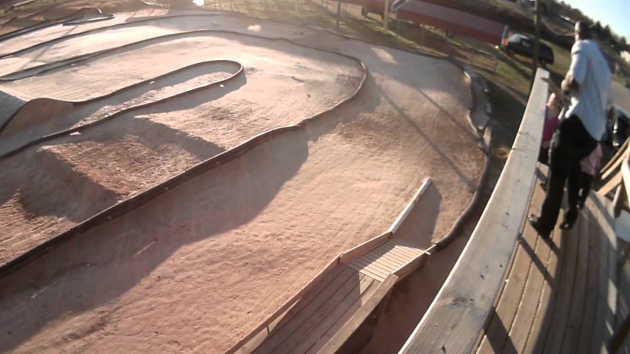 1/8 buggy nitro vs electric