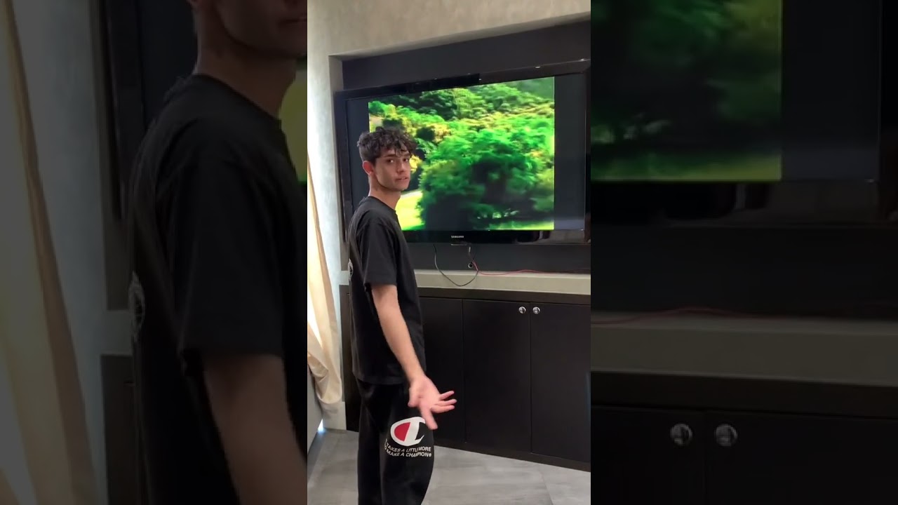 *JUMP SCARE WARNING* 😂🧟&zwj;♂️