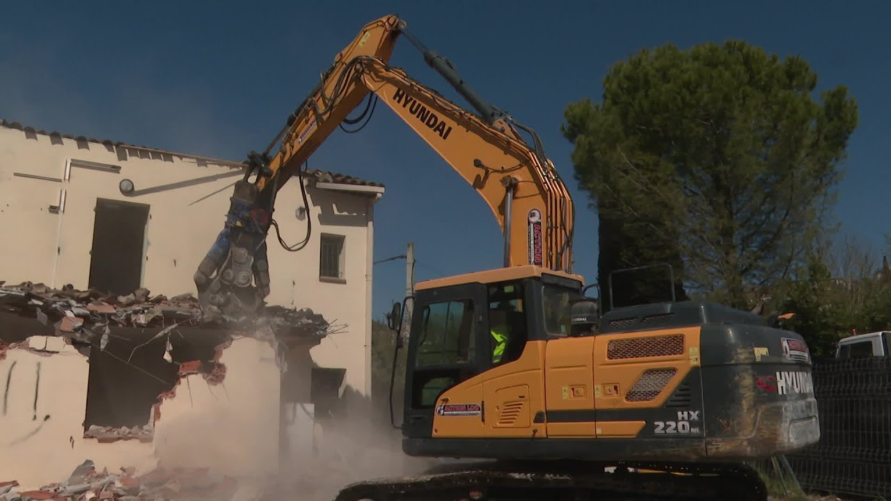 Biot (06) : la démolition du Hameau de la Brague a débuté