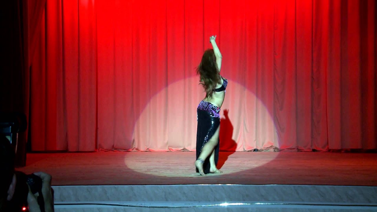 Christanbul Diva performs shaabi 