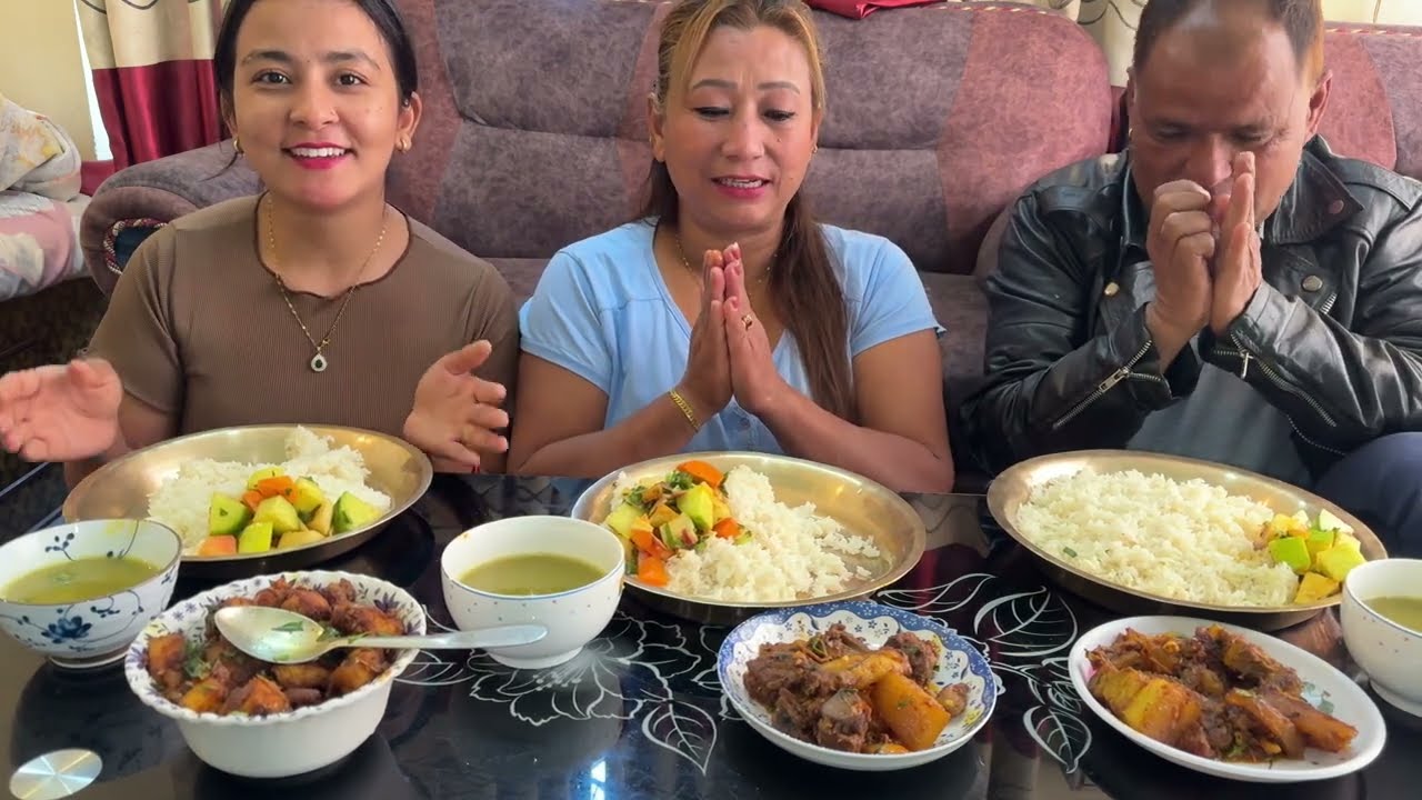 Dherai din bad babai, buhari ra ma porkko masu, chicken, salad mitho #mukbang #pork #chicken #fyp 