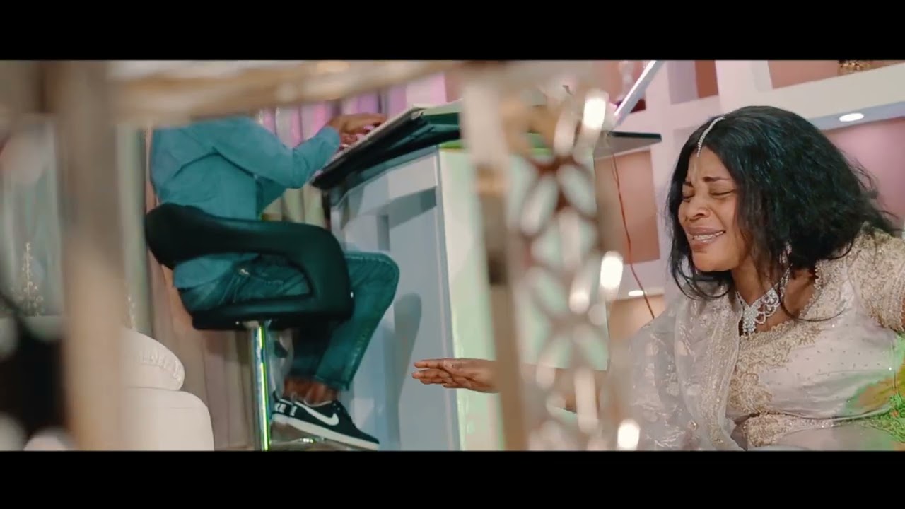 NIWEZESHE BY MELANIE KITWANA Ft PRINCE MULINDWA (Video oficielle)