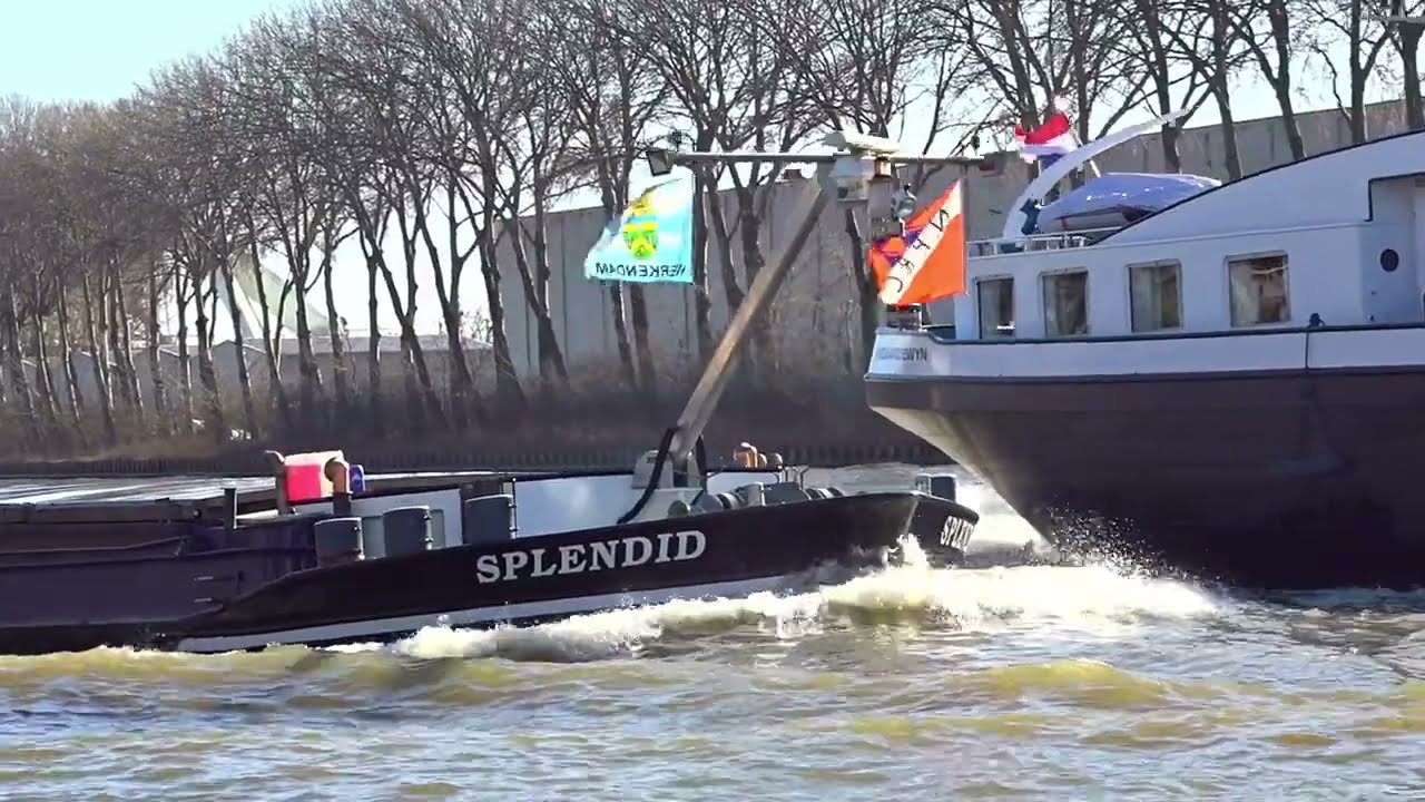 ⚓️'NOARDEWYN' passeert 'SPLENDID' vrachtschepen, 02205069 en 02312868, gespot 24 02 2021