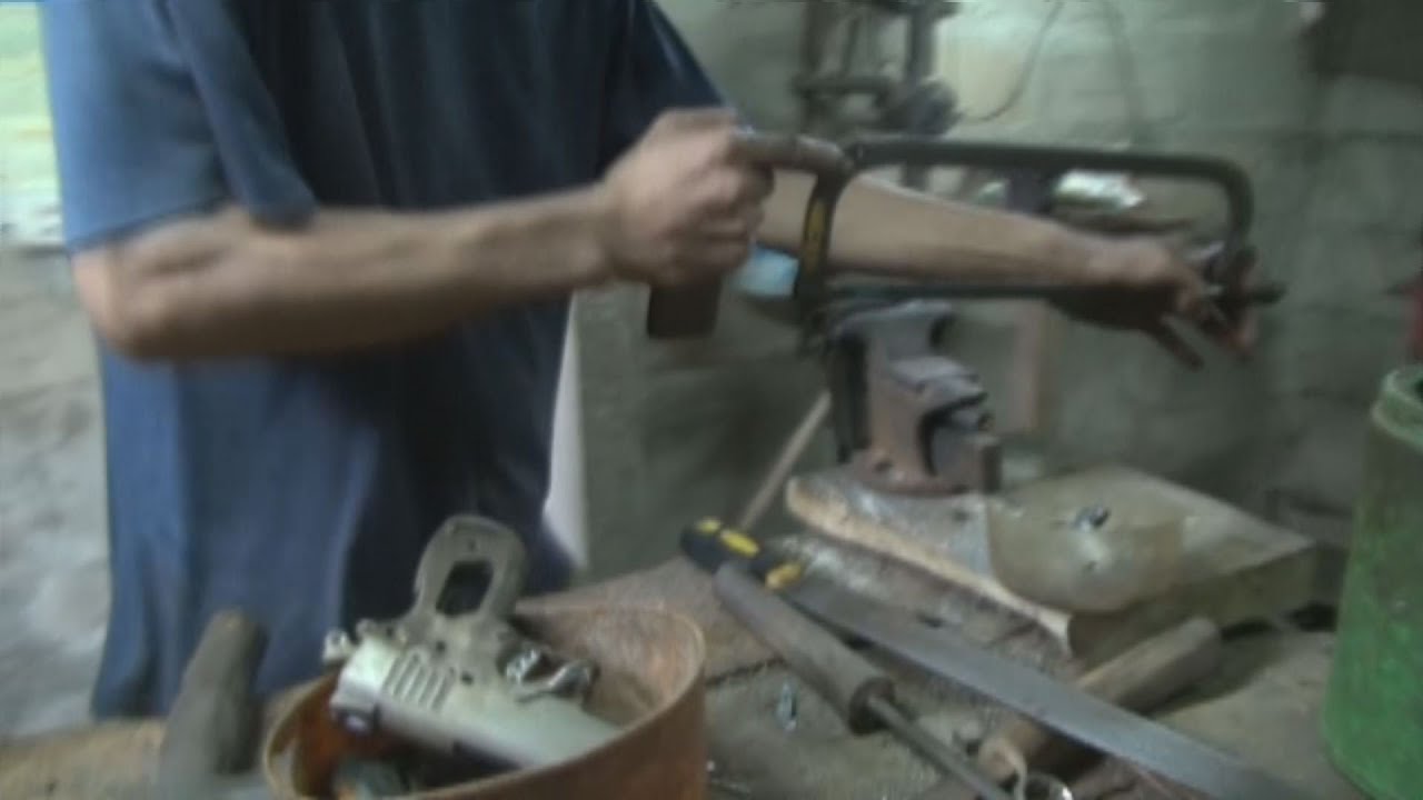 フィリピン・セブ島に「銃の町」 Illegal gun-making alive and well in Philippines
