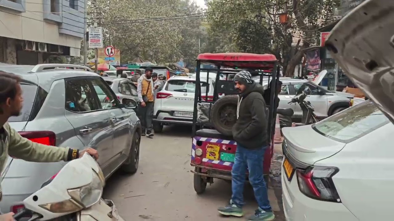 Search for Snow Chains in Karol Bagh