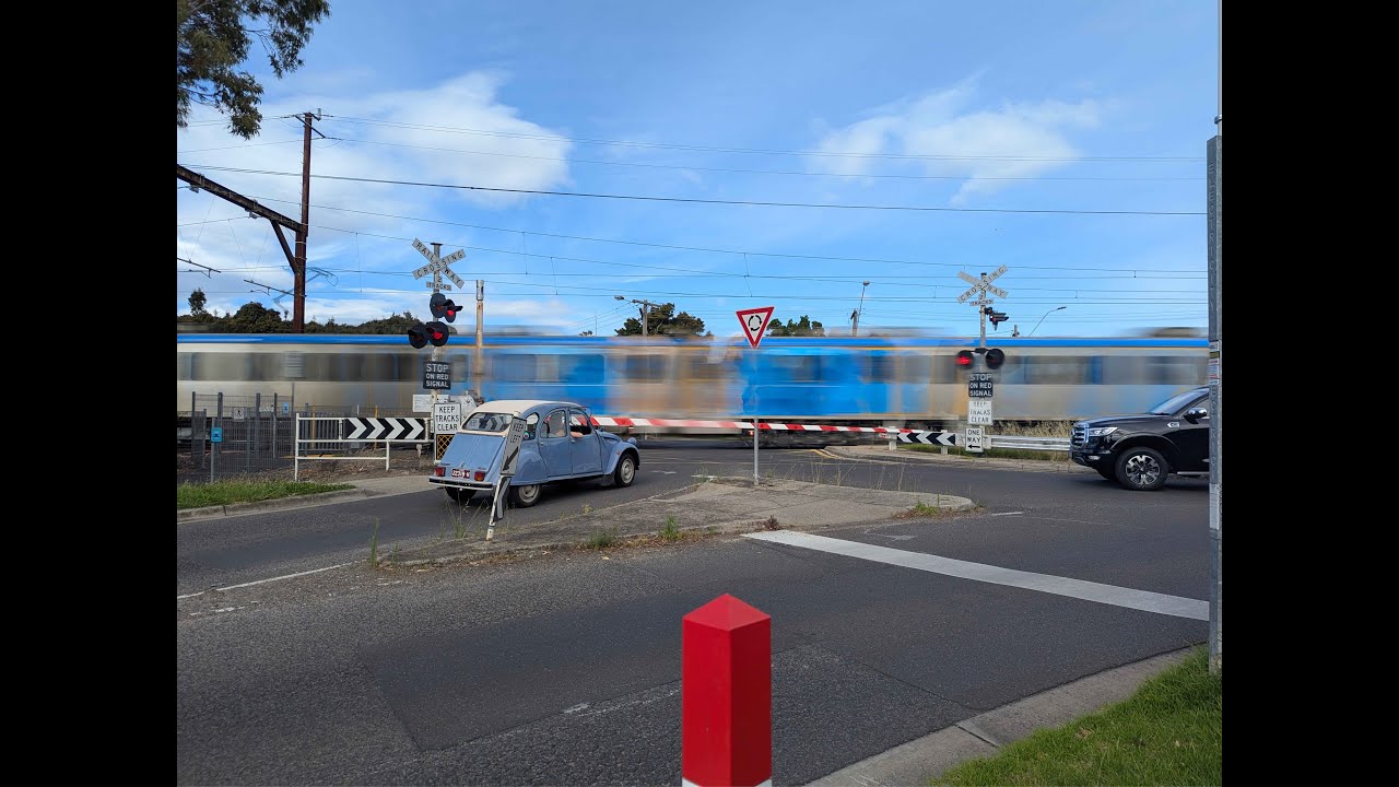 Wickham Rd/Worthing Rd Level Crossing, Highett (8.12.2025)
