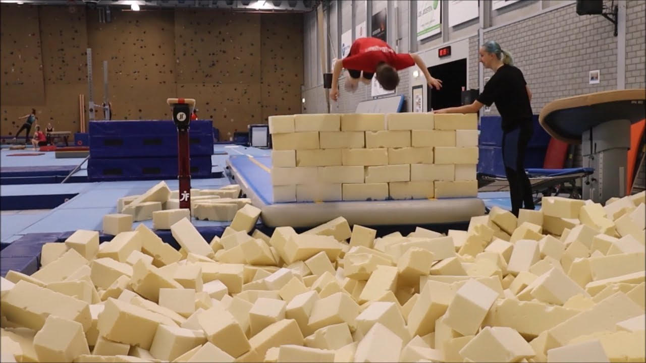 SALTO'S SPRINGEN - BLOKKEN MUUR BOUWEN