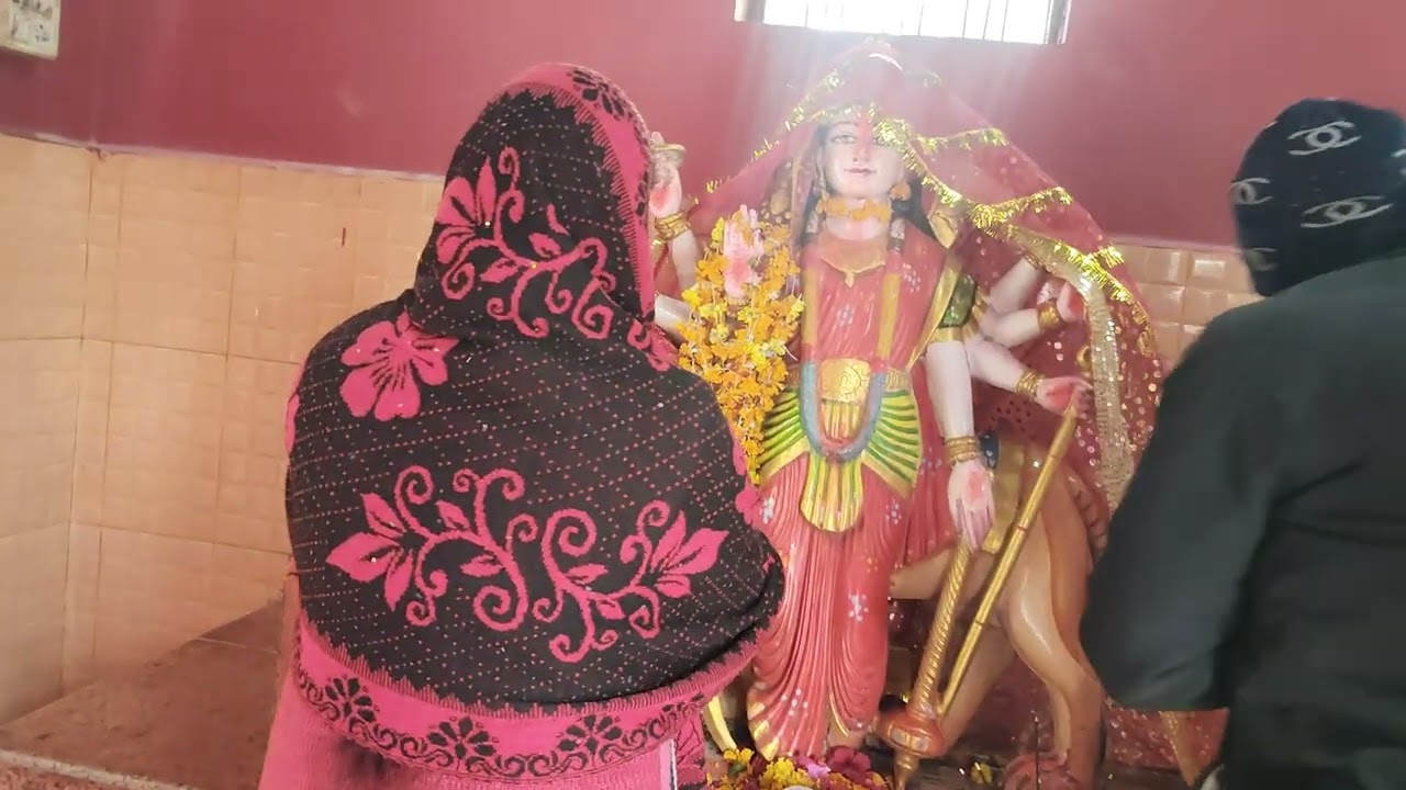 हमारे यहां बाबा का मंदिर
