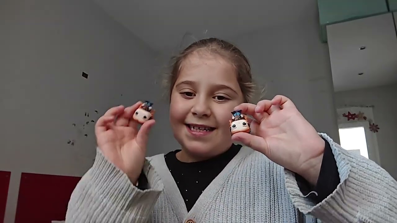 Enseñando mi colección de huevos Kinder de stranger things