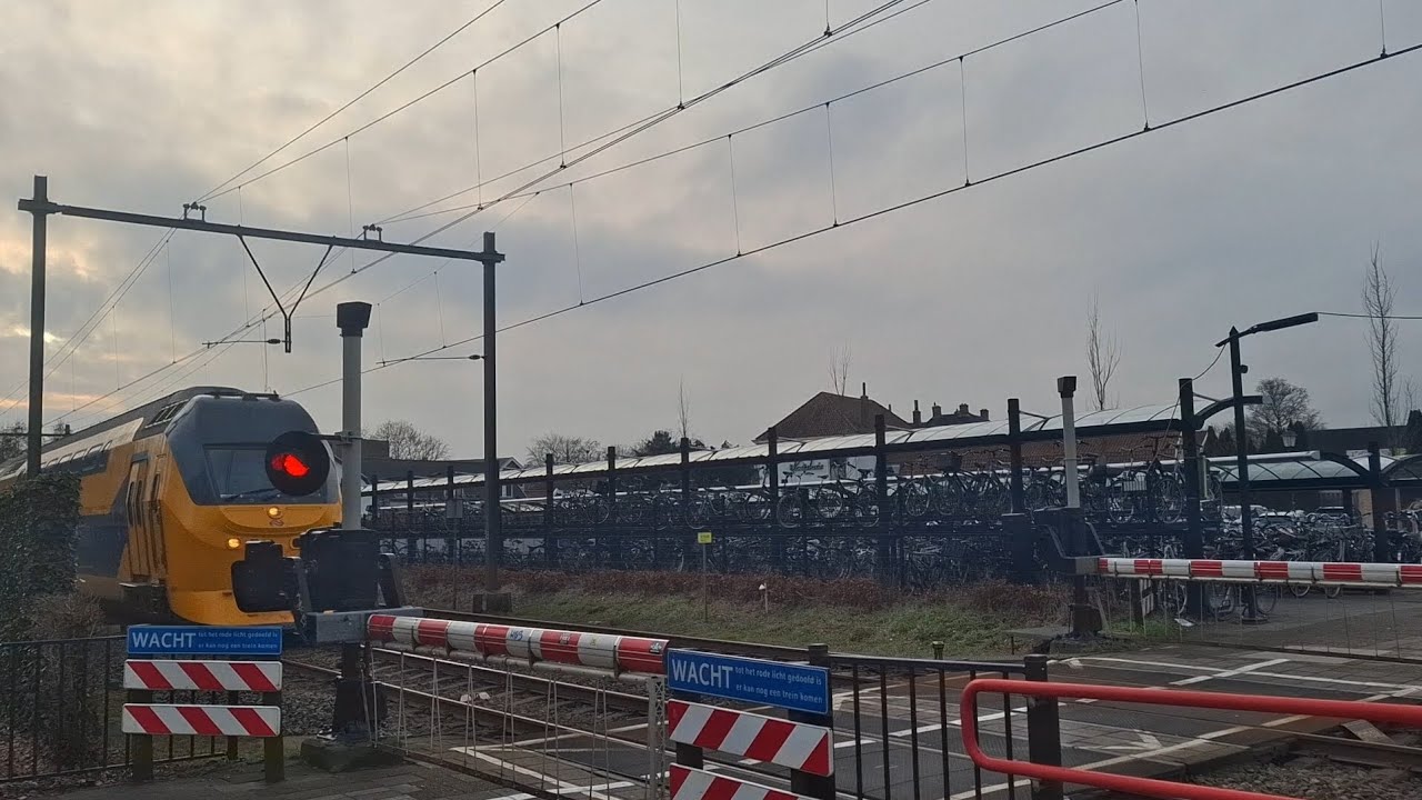 Spoorwegovergang Nijkerk // Dutch Railroad Crossing 