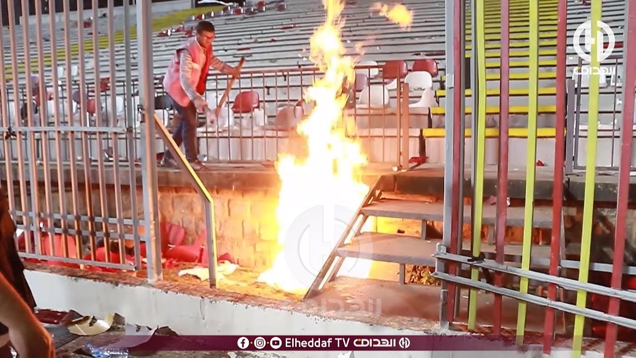 شاهد.. أعمال شغب كبيرة بعد لقاء شباب قسنطينة و إتحاد العاصمة
