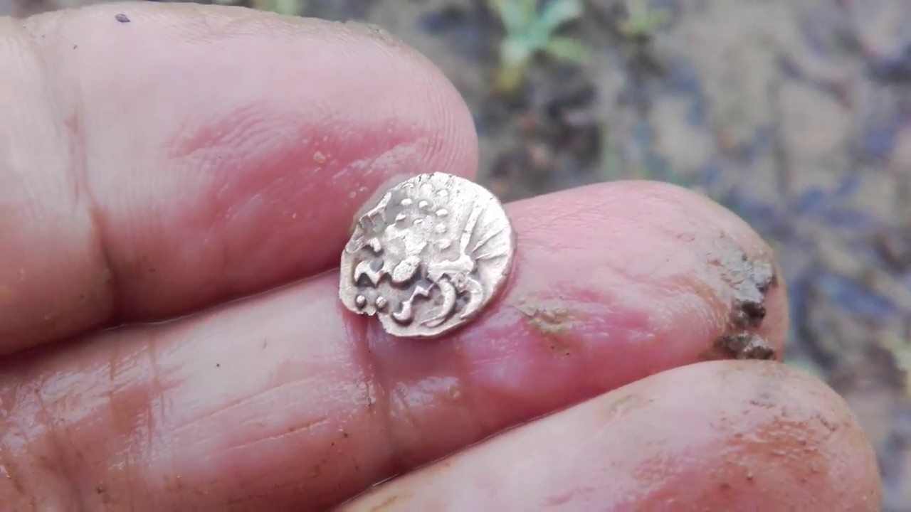 AN UNUSUAL AND VERY RARE CELTIC GOLD COIN FROM WILTSHIRE DOWNS