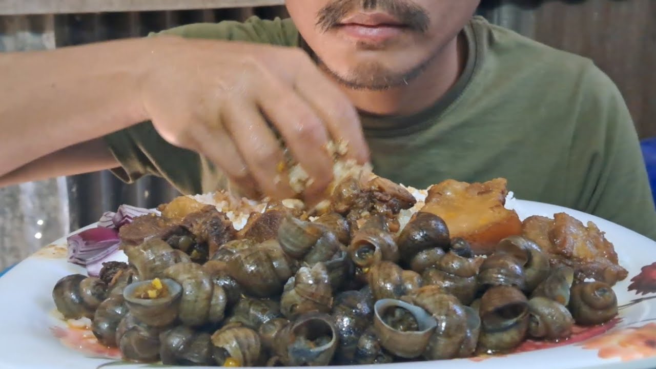 Snail  with Smoked Pork | A delicious authentic Village Food @FoodieManMJ