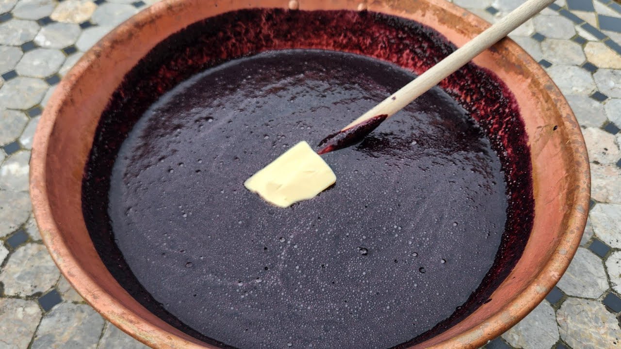 Philippe fait de la confiture de m&ucirc;res  , la recette de belle-maman !