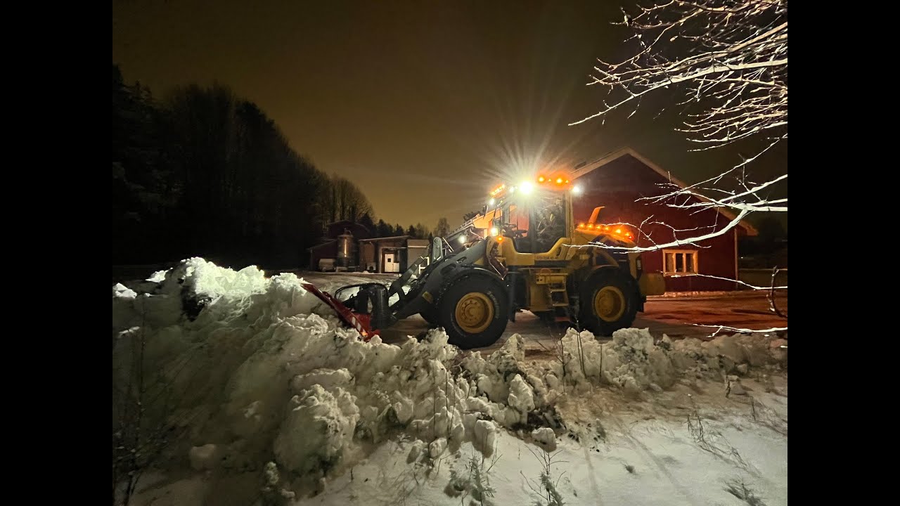Volvo l60h Plowing snow with Siljum Xline 5000 multi U-plow PART 8