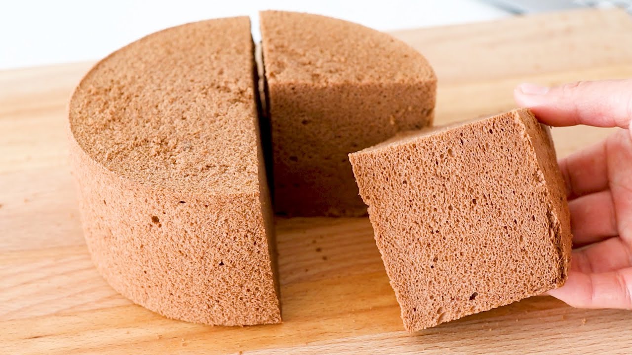 Нет духовки! Нет разрыхлителя! Самый пышный и влажный шоколадный торт, который у меня когда-либо был