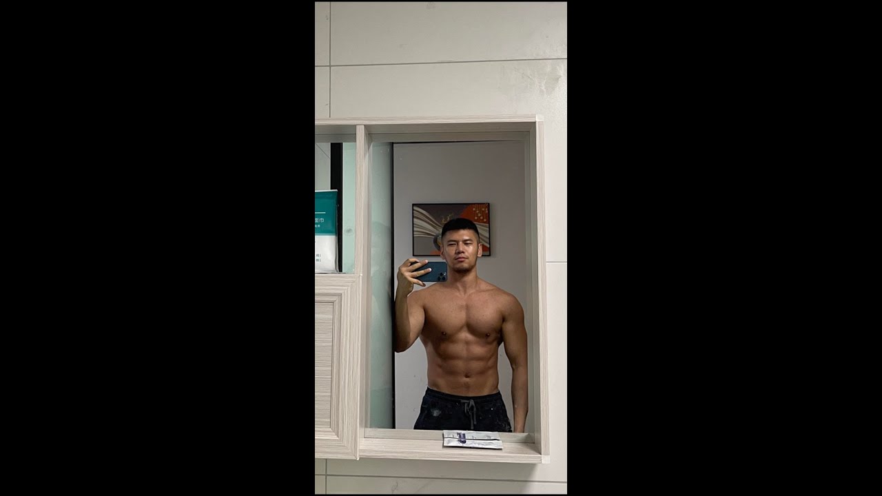 BL TikTok/BL Cute gay couple: 肌肉鄰居阿超不滿辣弟惹怒了他，找了一個直男一起泡浴！#同志 #gay