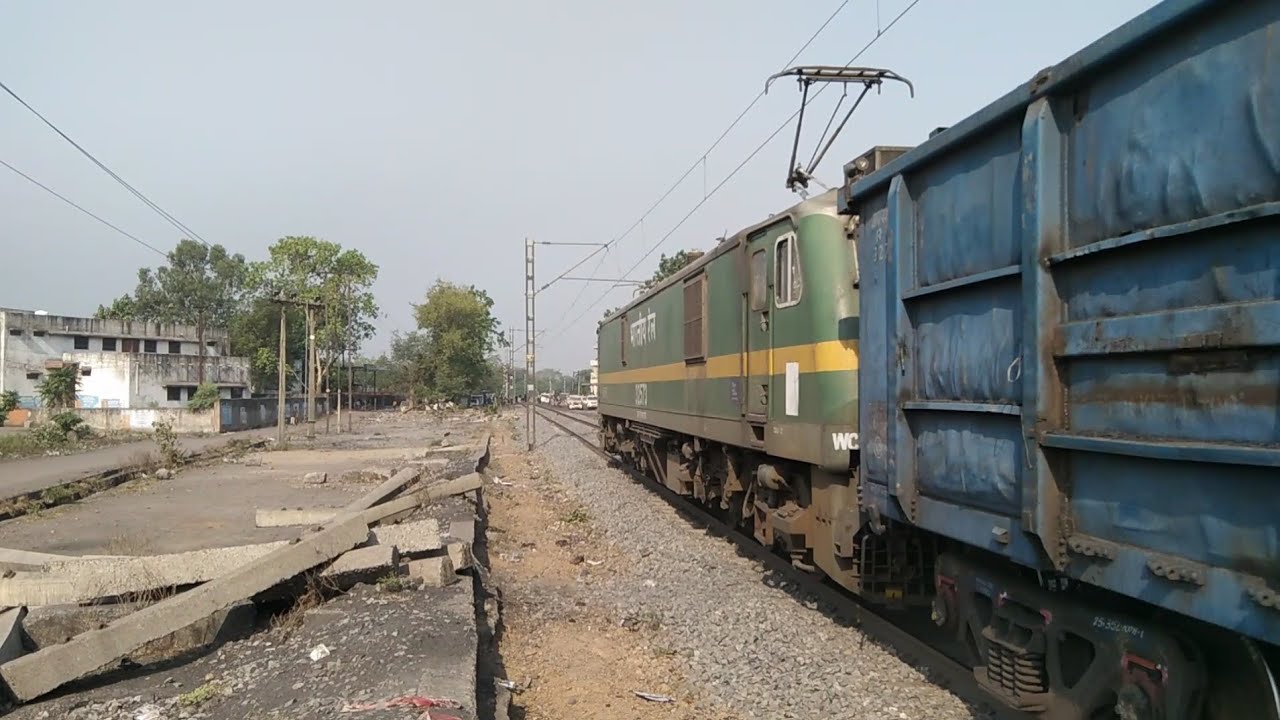 Itarsi WAG9HC 32573 With BoxnHL Blue Wagon Is High Speed Pulling With Sunrise