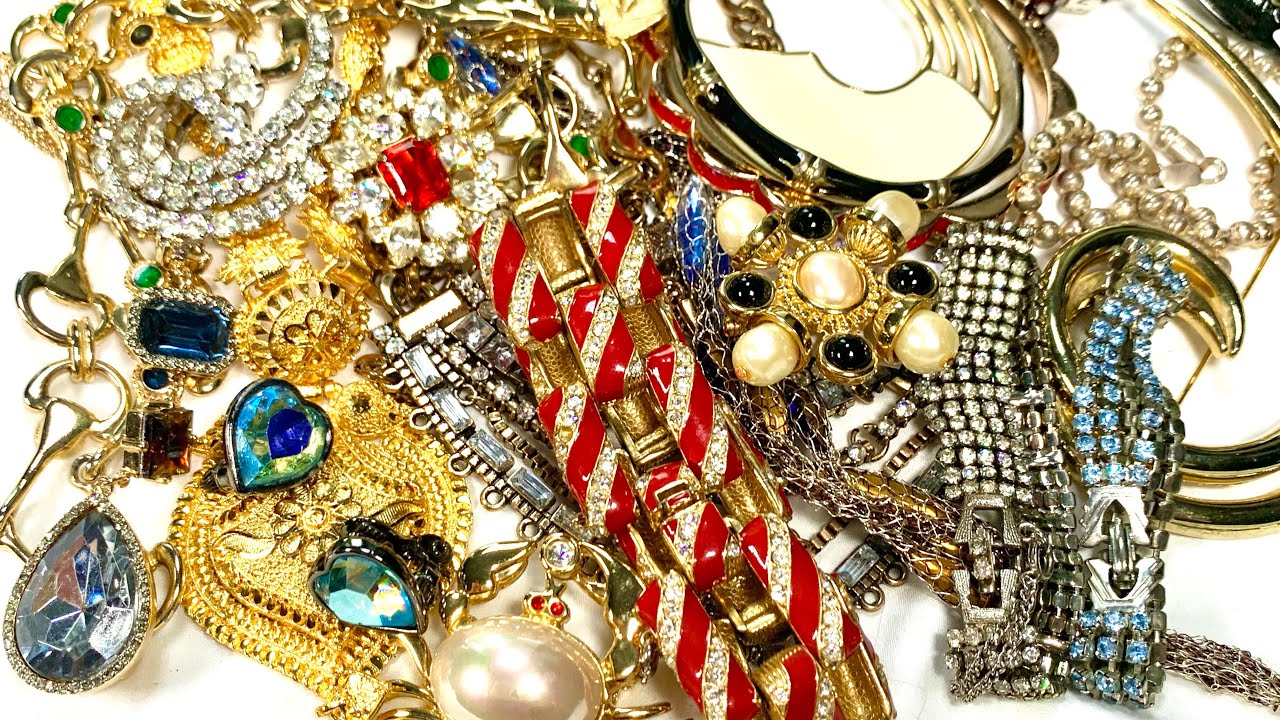 21 Lbs Ep3 🥰 MORE VINTAGE 💎 Jewelry! 👉🏼 YSL! Weiss! Ciner? & Sale! #VintageCostumeJewelry