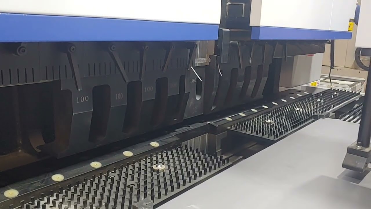 Manufacturing supermarket shelves. The rhythm of work.