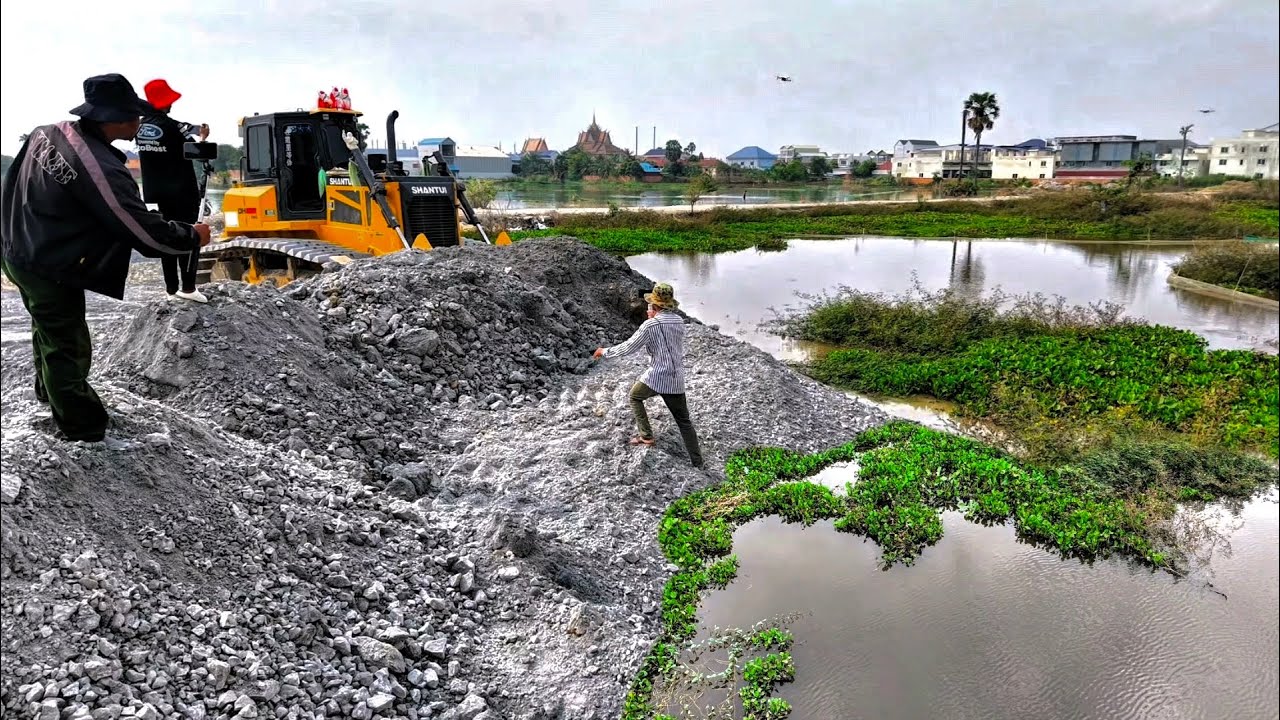 OMG Skill Dozer Pushes Processing Landfill! Site Using With Dozer DH17C3 Pour Soil into Flooded Land