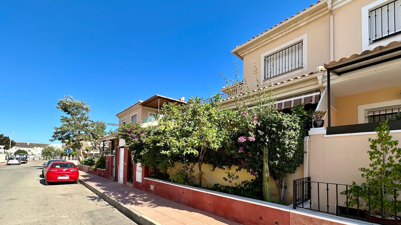 Casa grande con garaje y jardín en venta en San Javier. Se vende duplex semi esquina