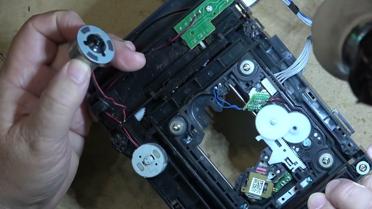 DVD Player plays fine for about 14 minutes then freeze