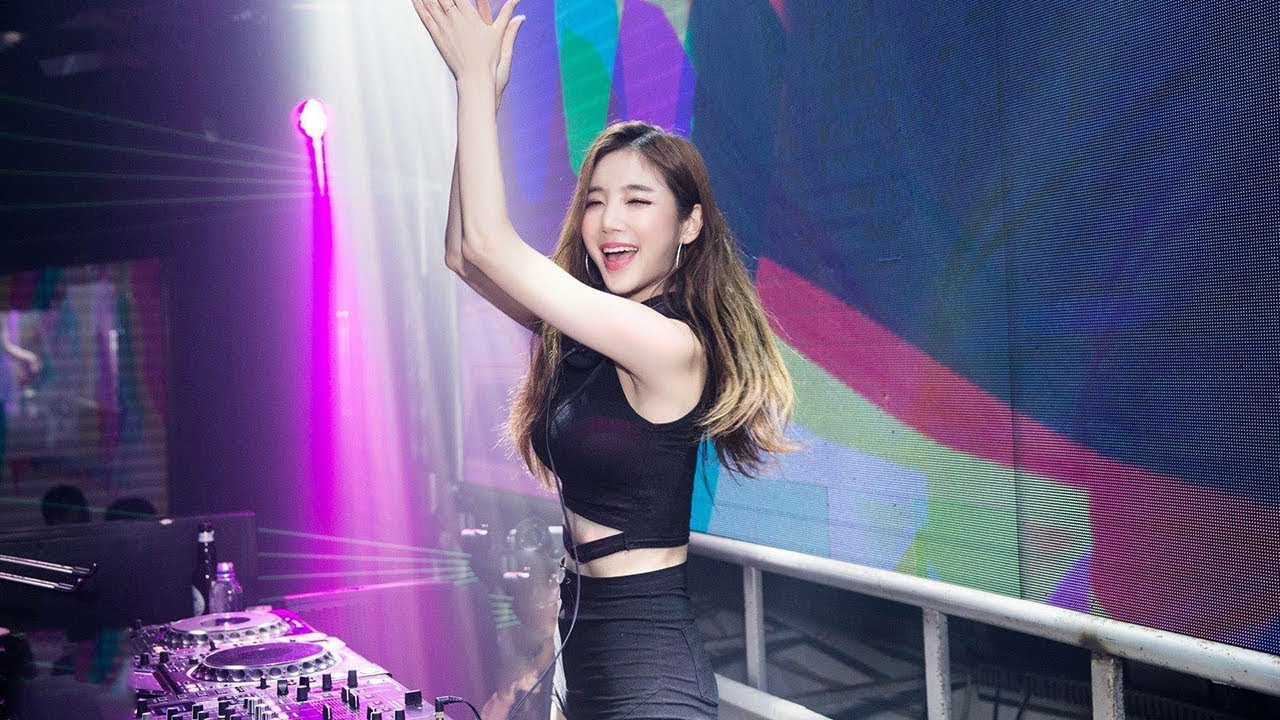 Chinese DJ 2019 - TIK TOK抖音热门嗨曲《Friendships》最强重低音 - 慢摇串烧 - ( King DJ - Fan)