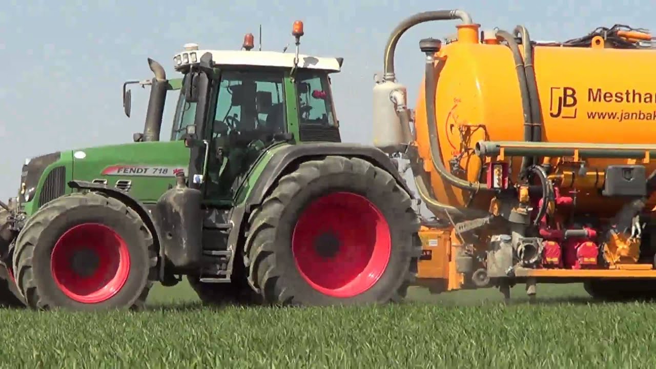 www.jtnfotografie.nl - Fendt 718 + Veenhuis Premium 1 asser aan het tarwe bemesten van Jan Bakker