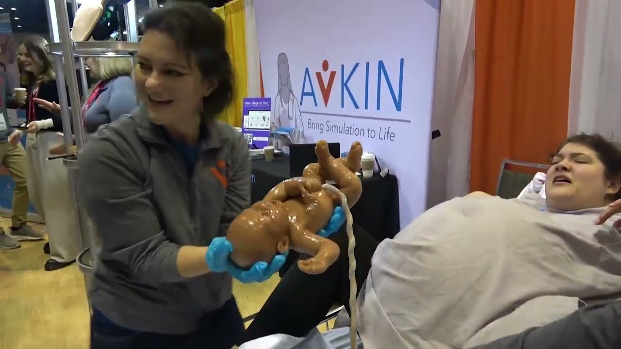 Avkin демонстрирует носимый симулятор родов AvBirth на выставке IMSH 2023