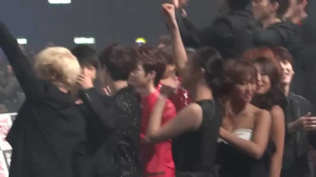 Exo Sistar Bora-Lay interaction-moments