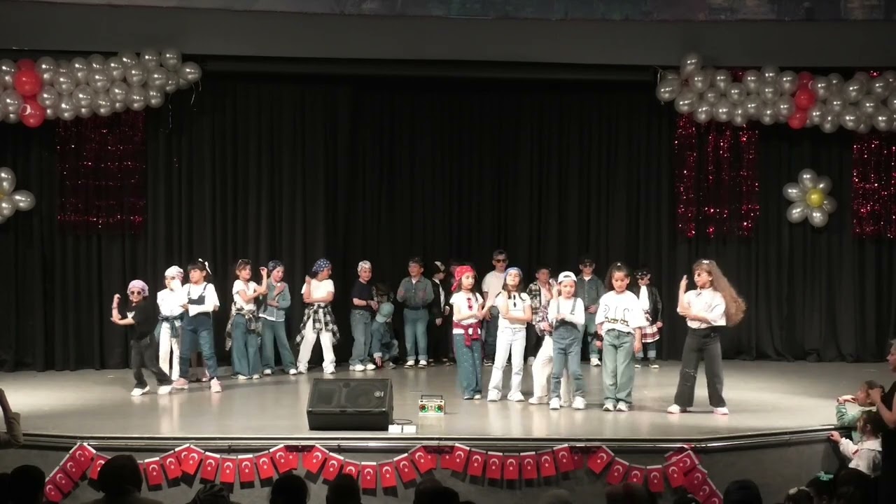 23 Nisan Ulusal Egemenlik ve Çocuk Bayramı 90'lar Türkçe POP Gösterisi