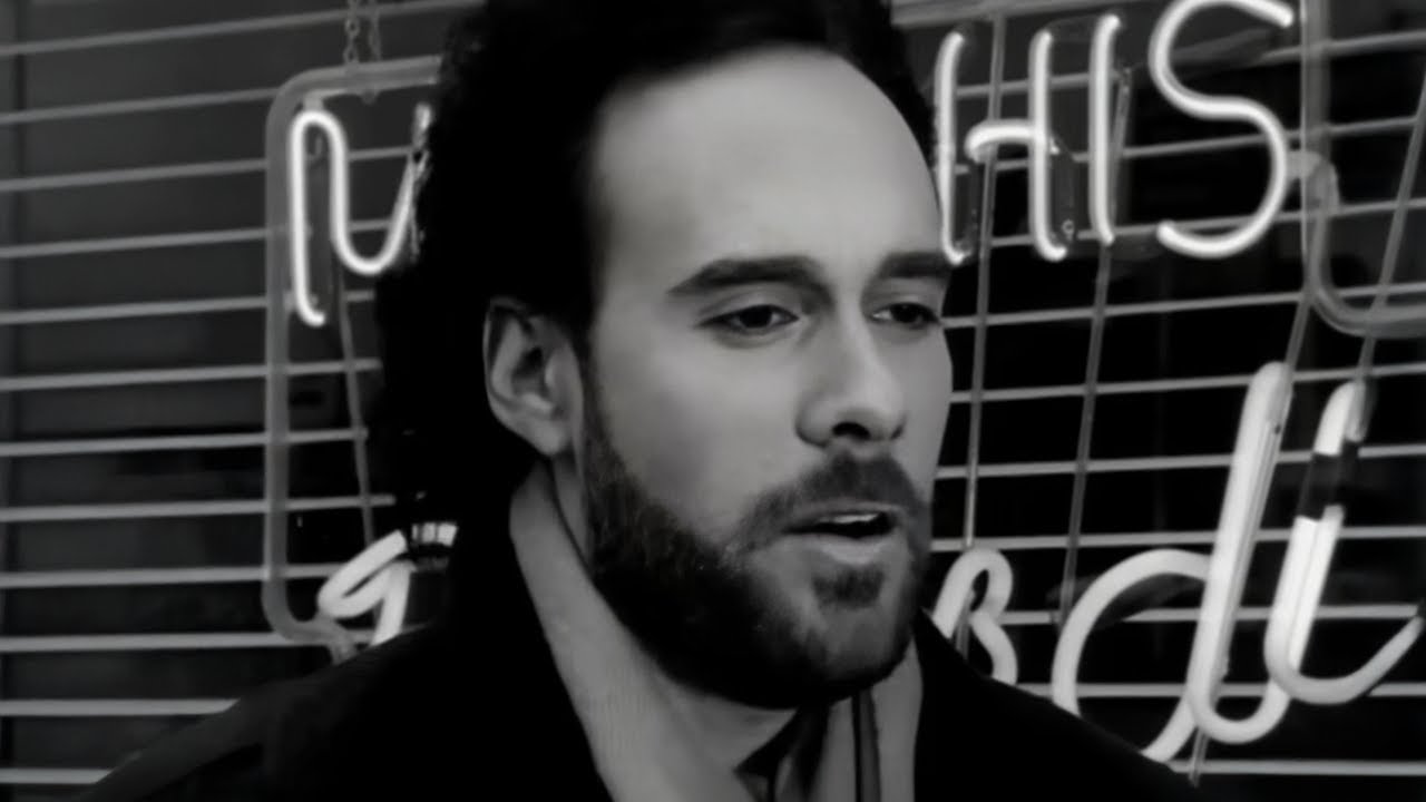 Marc Cohn - Walking in Memphis (Official Music Video)