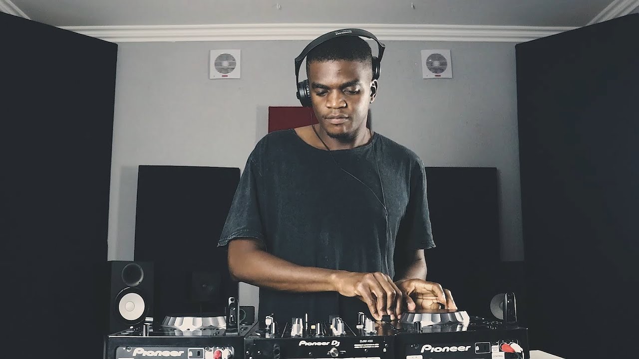Trust Your Ears #32 Deep House Music Mix by M.K Clive